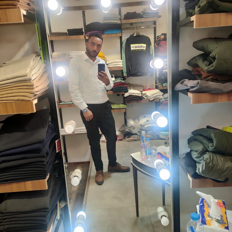  26967172  Mystafa, 32 ,    