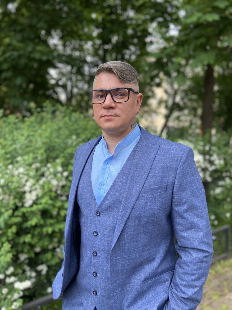  52044022  Denis, 43 ,    -