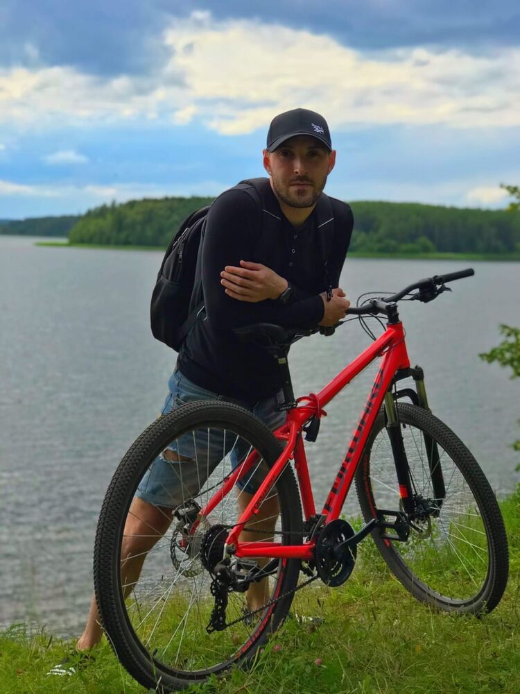  36067852  Albert, 37 ,    