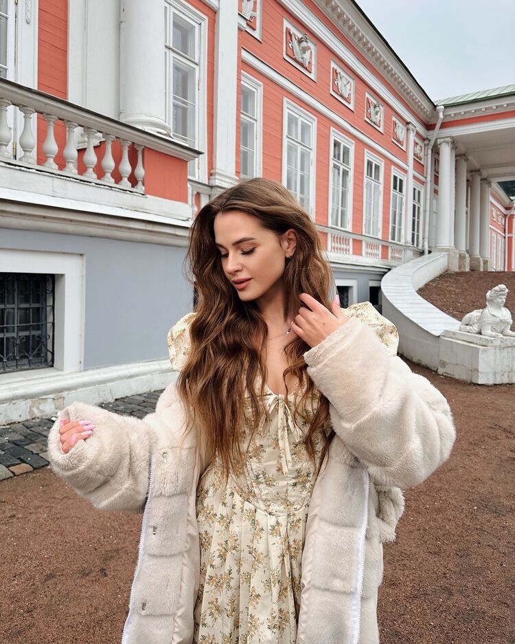  ,   Victoria, 23 ,   ,   