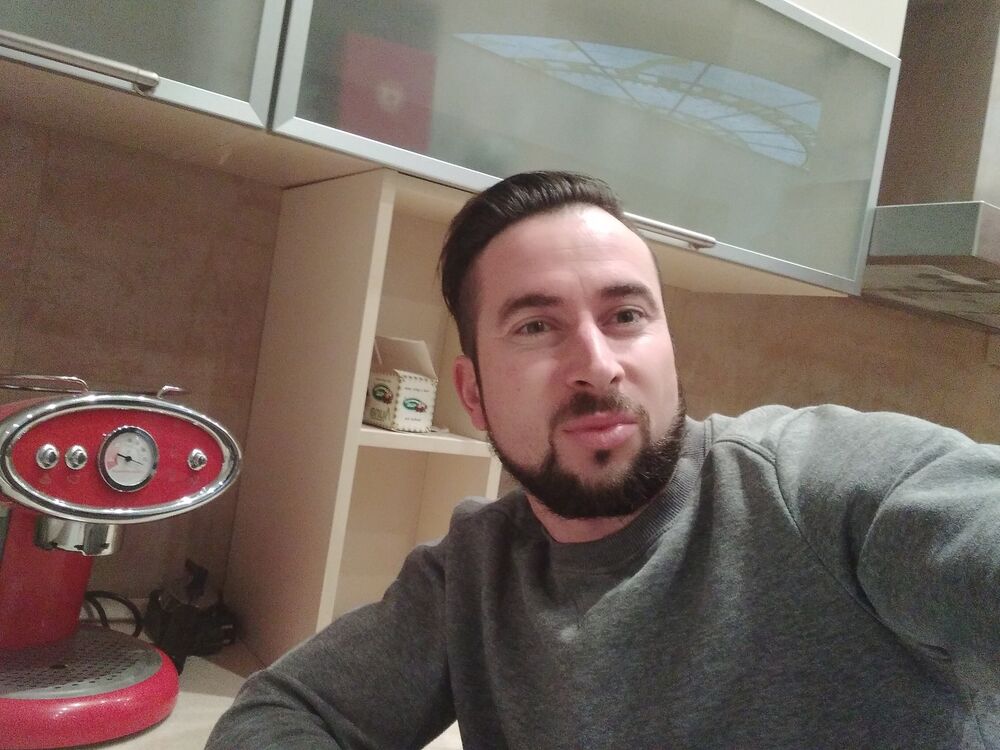  ,   Alex, 42 ,   ,   , c , 