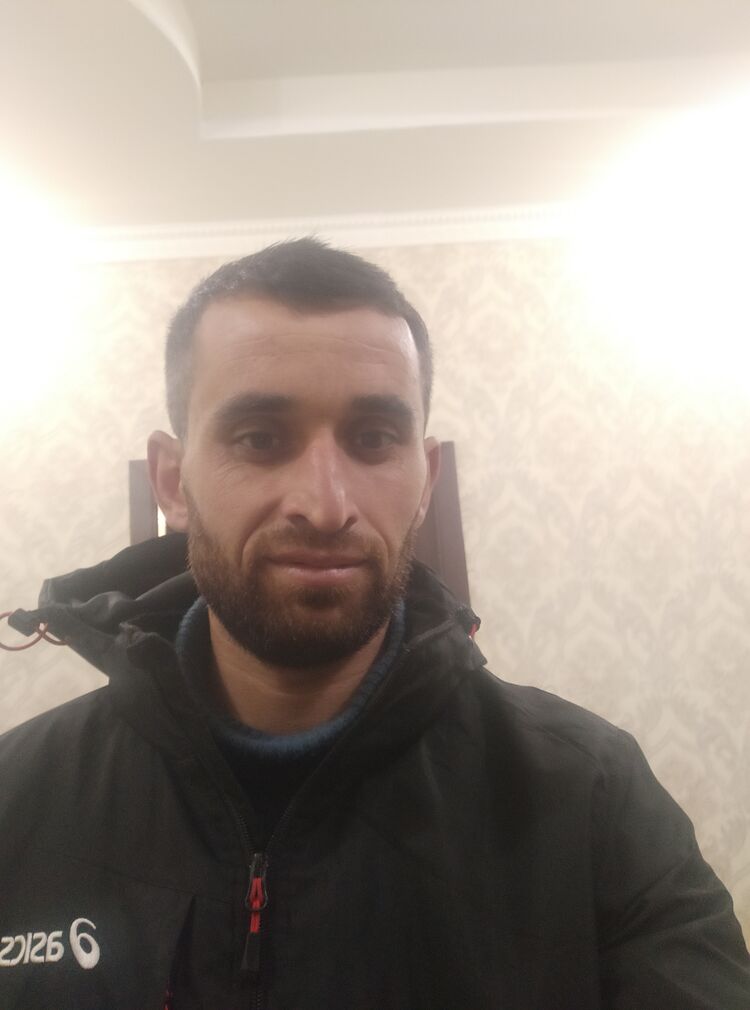  ,   Artur, 39 ,   ,   