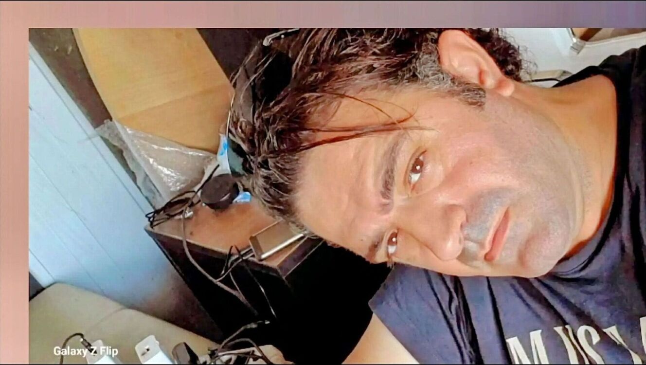  51889482  Ugur, 44 ,    