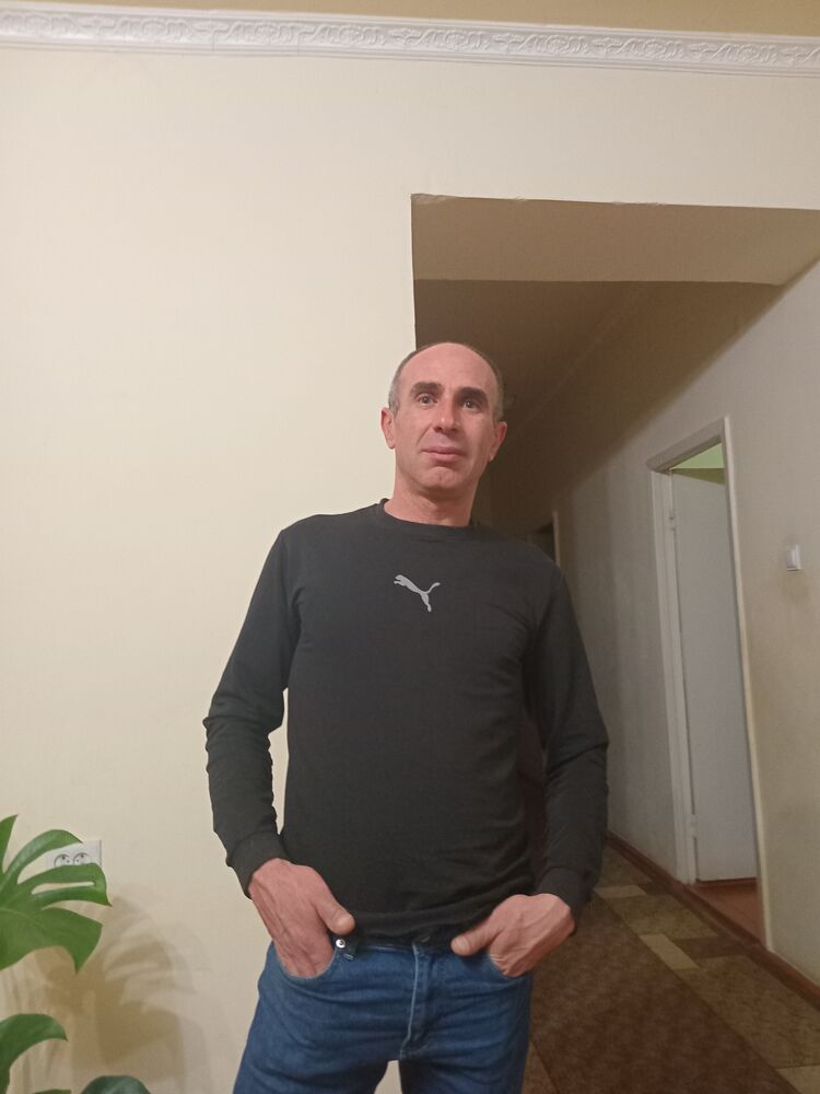  ,   Garik, 39 ,   ,   