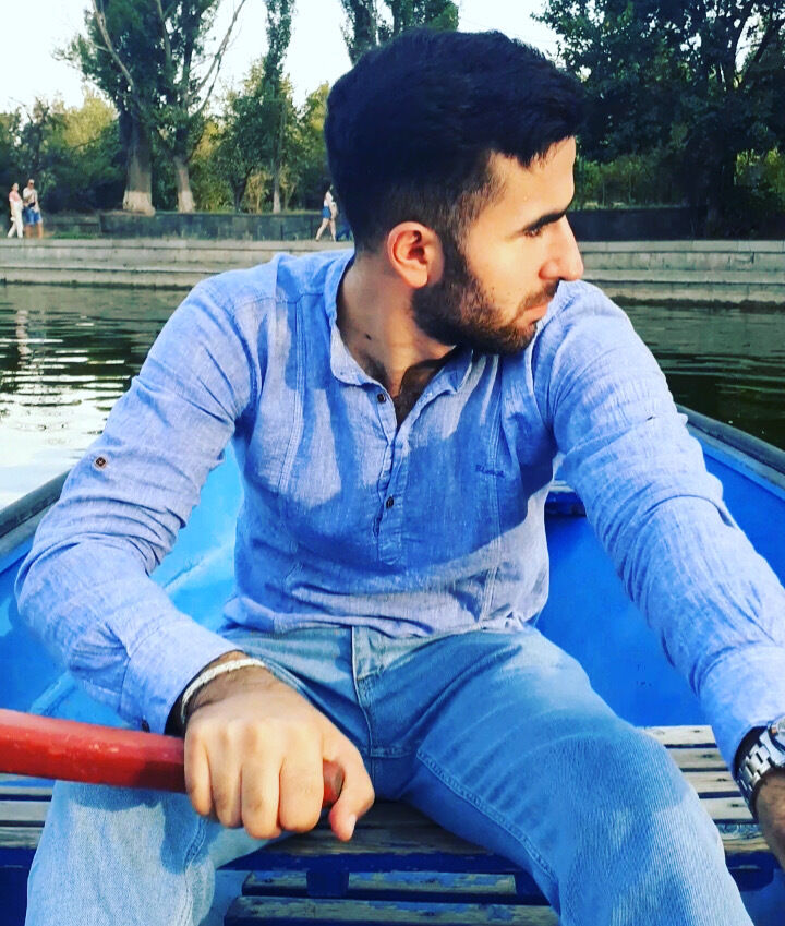  31797332  Vahram, 27 ,    