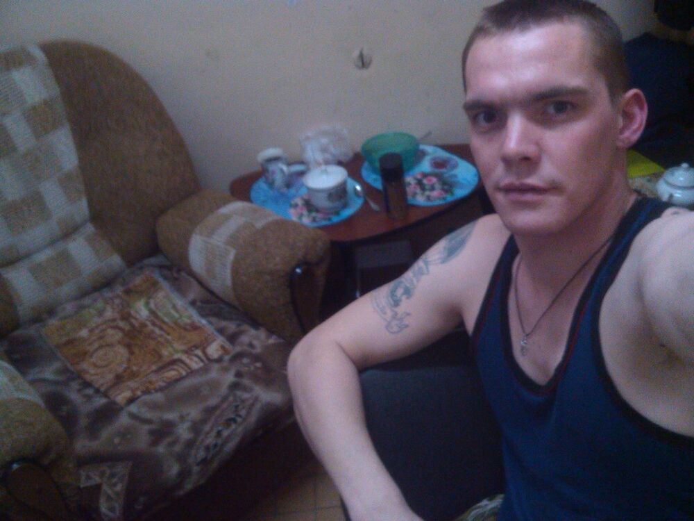  15639032  Alex, 32 ,    