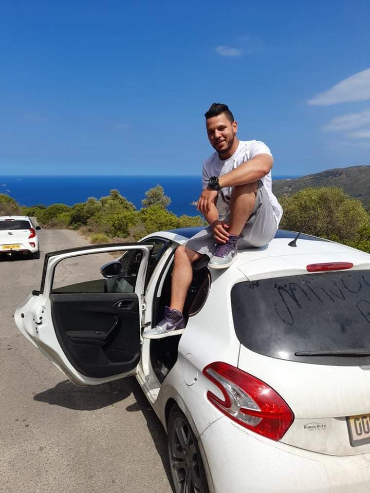  24759672  Waheb, 30 ,    Algiers