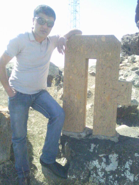  ,   Razmik, 35 ,   