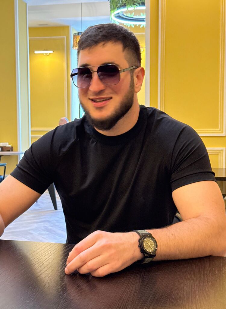  54032972  Utsaev, 29 ,    