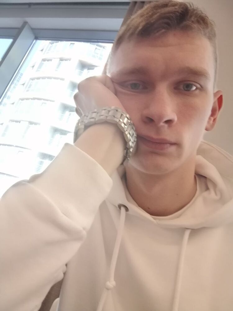  22835792  Shkolnikov, 28 ,    