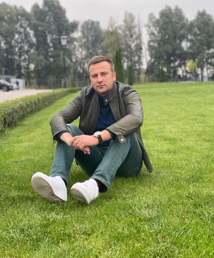 ,   Alex, 44 ,   
