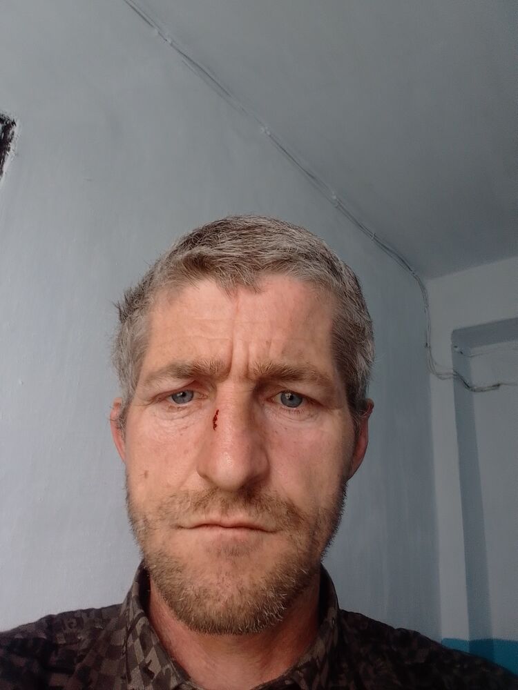  33900902  Andrei, 44 ,    
