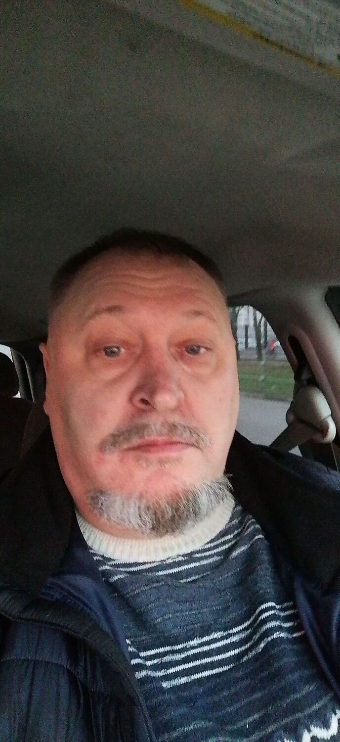  54620072  PAVEL, 51 ,    