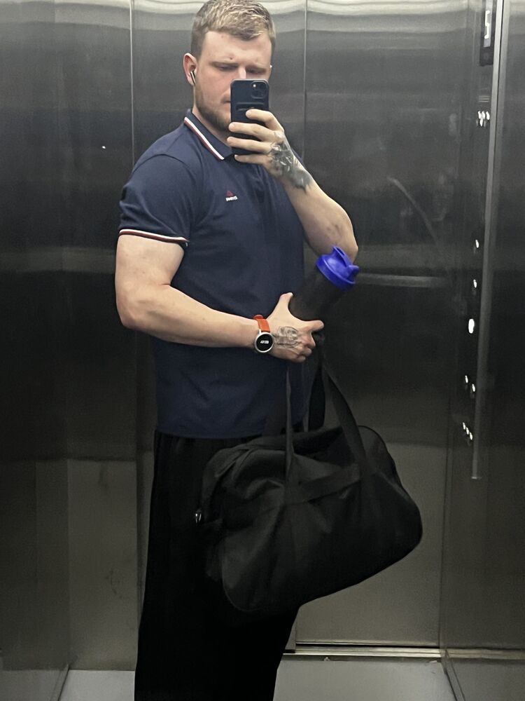  ,   Vladislav, 26 ,   ,   