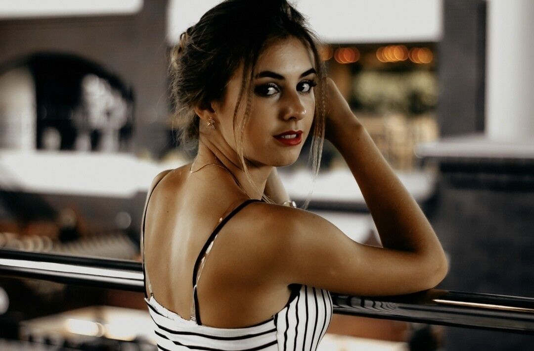  16437952  Vladislava, 28 ,    