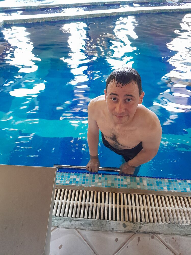  37839872  Yaroslav, 36 ,    