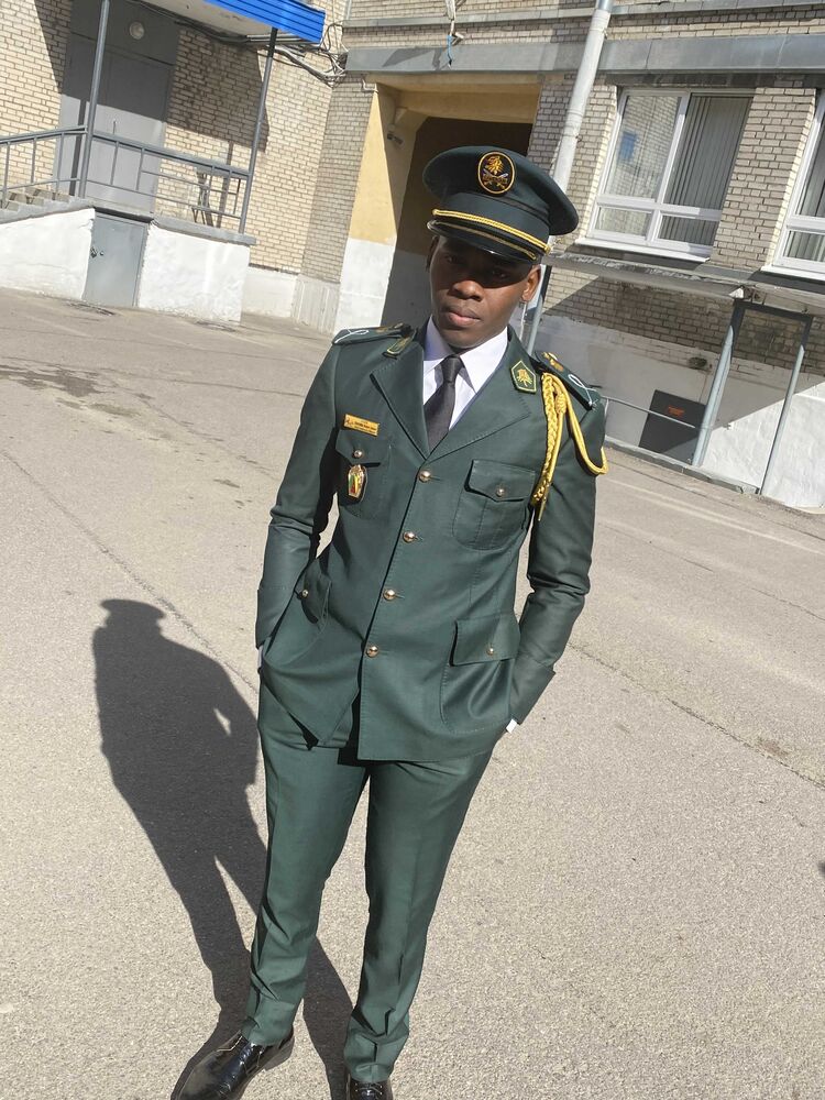  33160202  Junior, 27 ,    