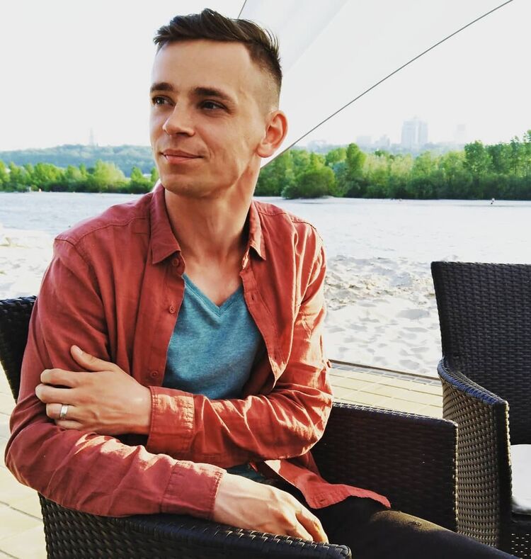  15779252  Artem, 35 ,    
