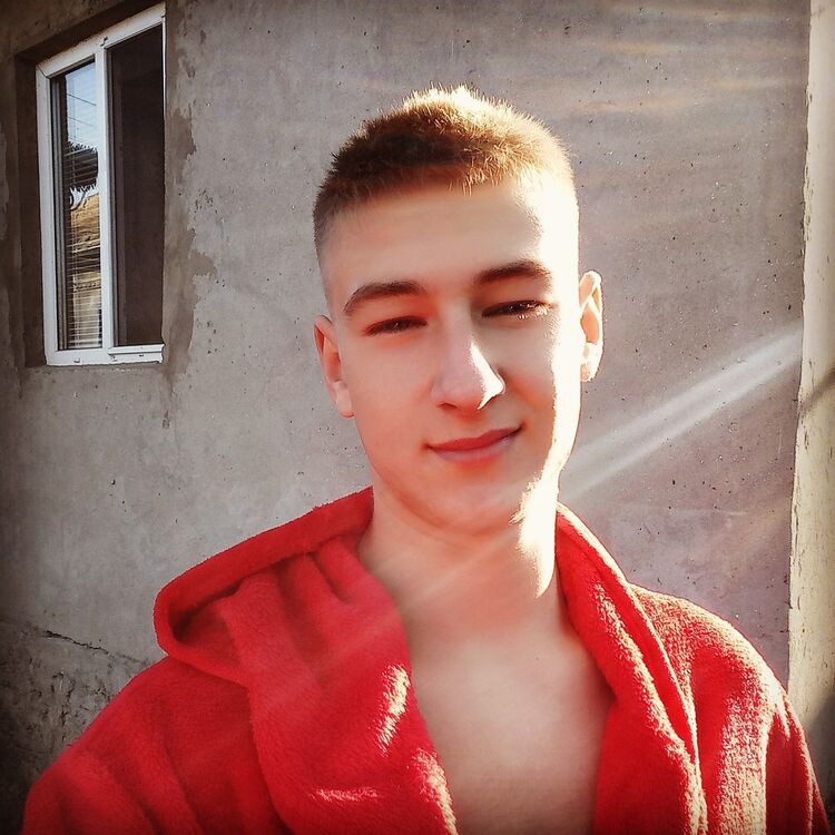  14210922  Tomas, 25 ,    
