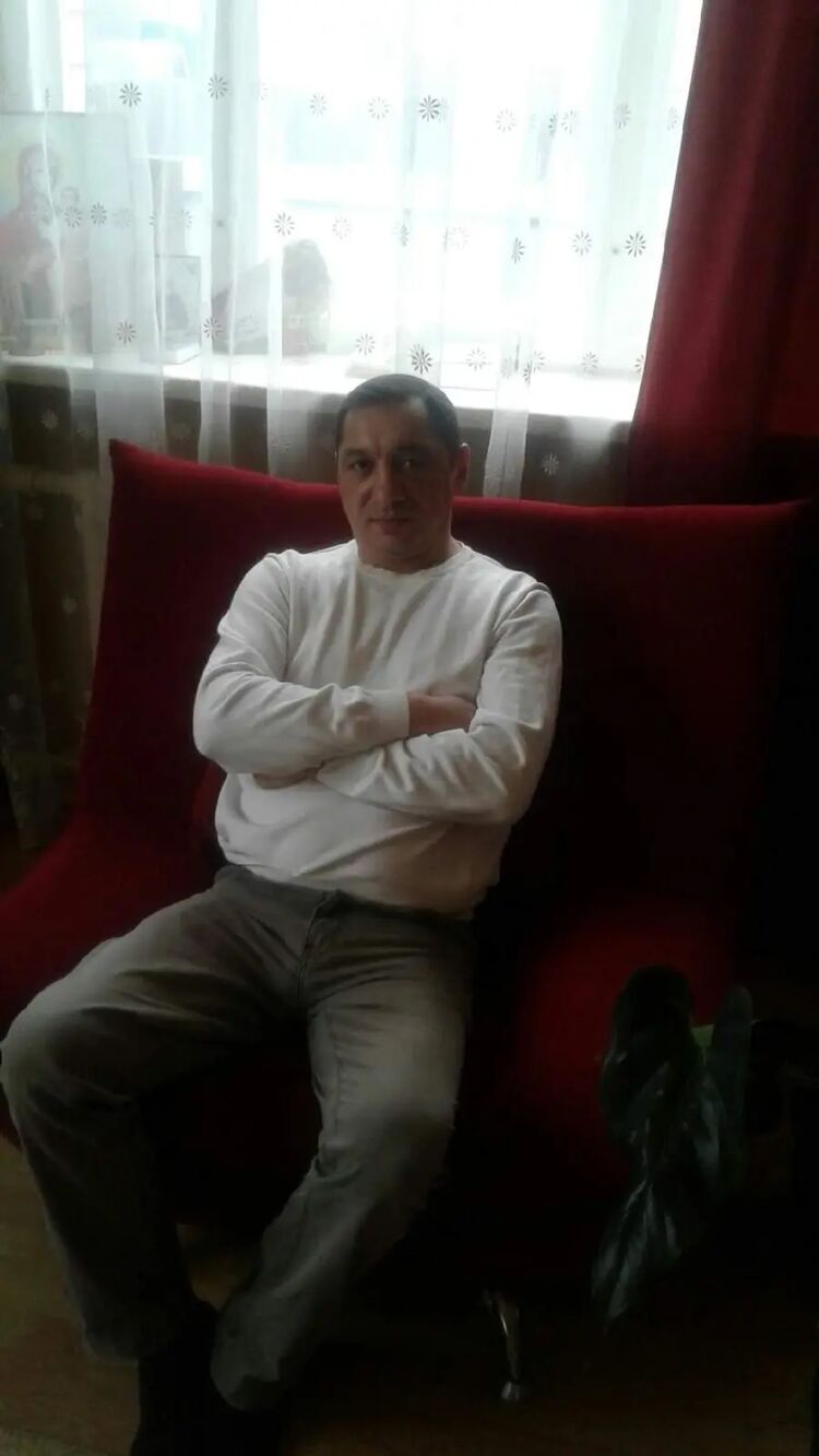  47790802  Viktor, 57 ,    