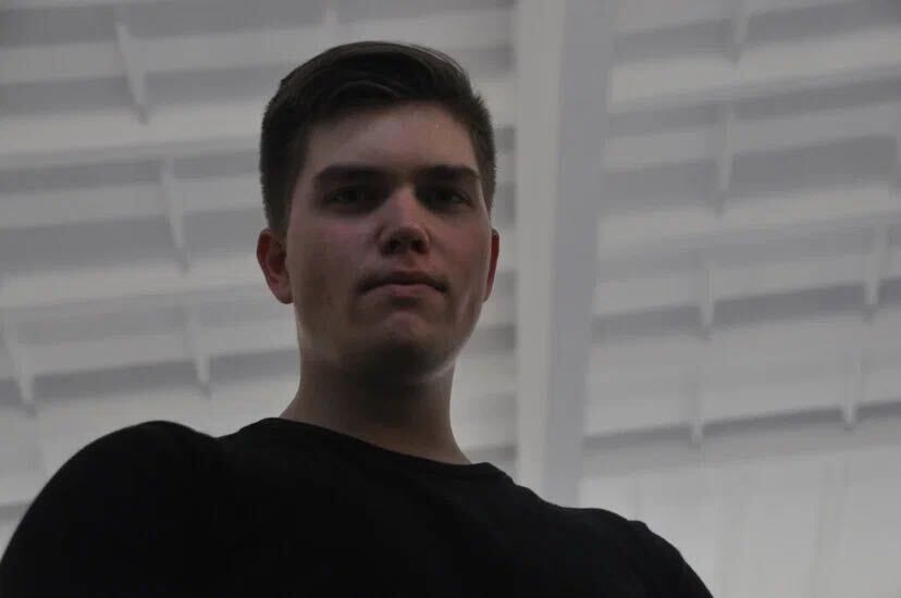  27438822  , 24 ,    -