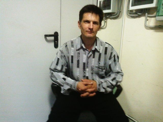  15013572  Roman, 52 ,    --