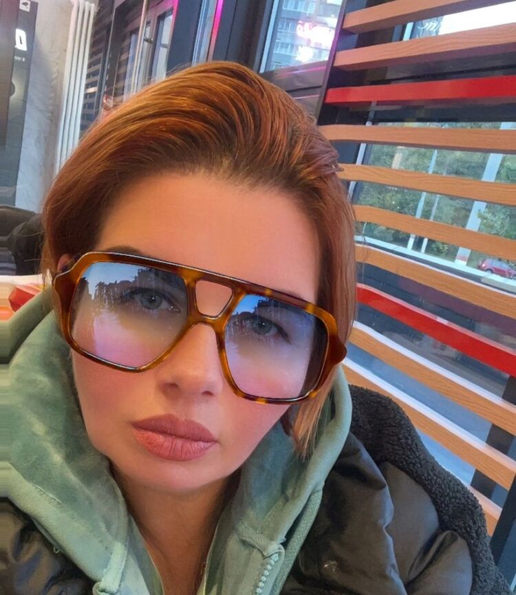  ,   Elena, 45 ,  