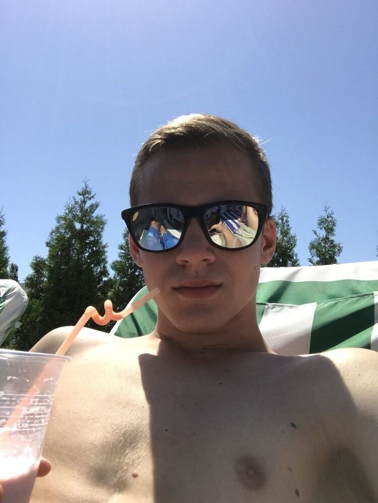  15708322  , 25 ,    