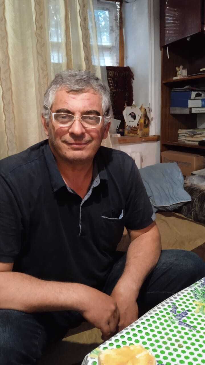  44415852  , 49 ,    
