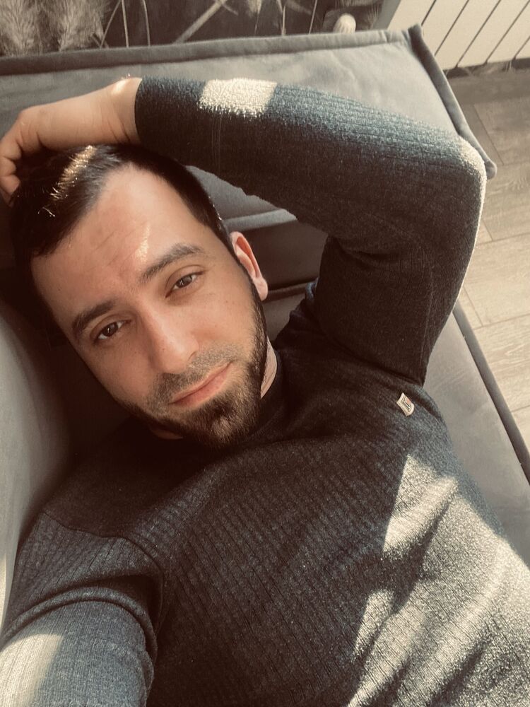  40900872  Nikolai, 32 ,    