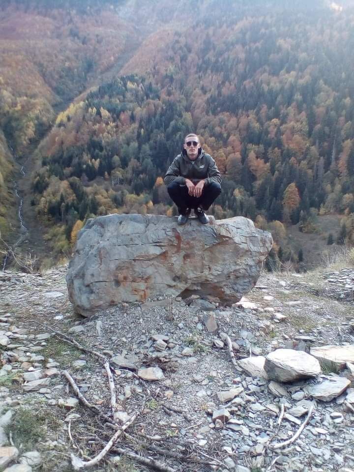  37718782  , 33 ,    