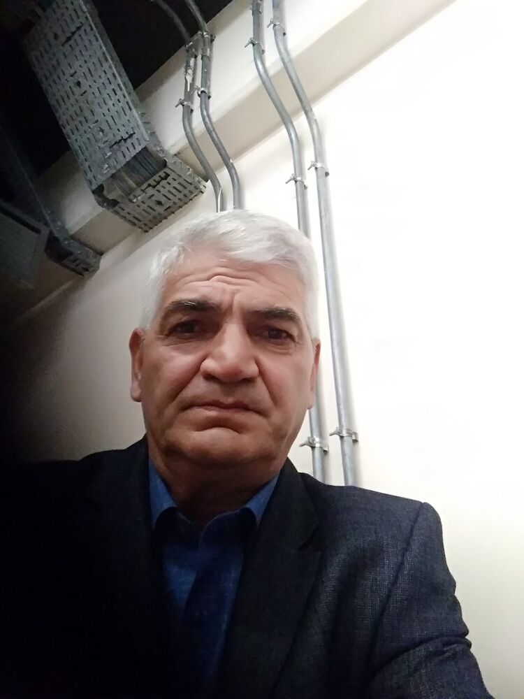  18717092  Mikayil, 62 ,    