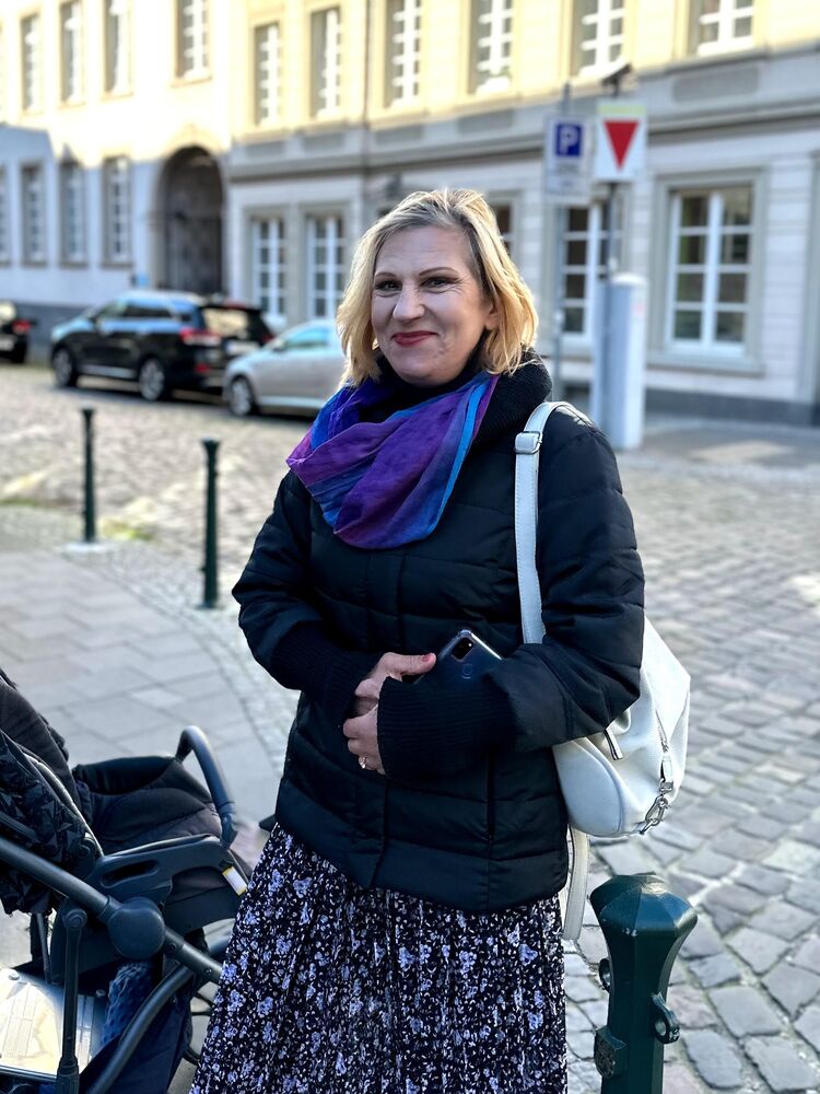 Neuss,   , 57 ,   ,   