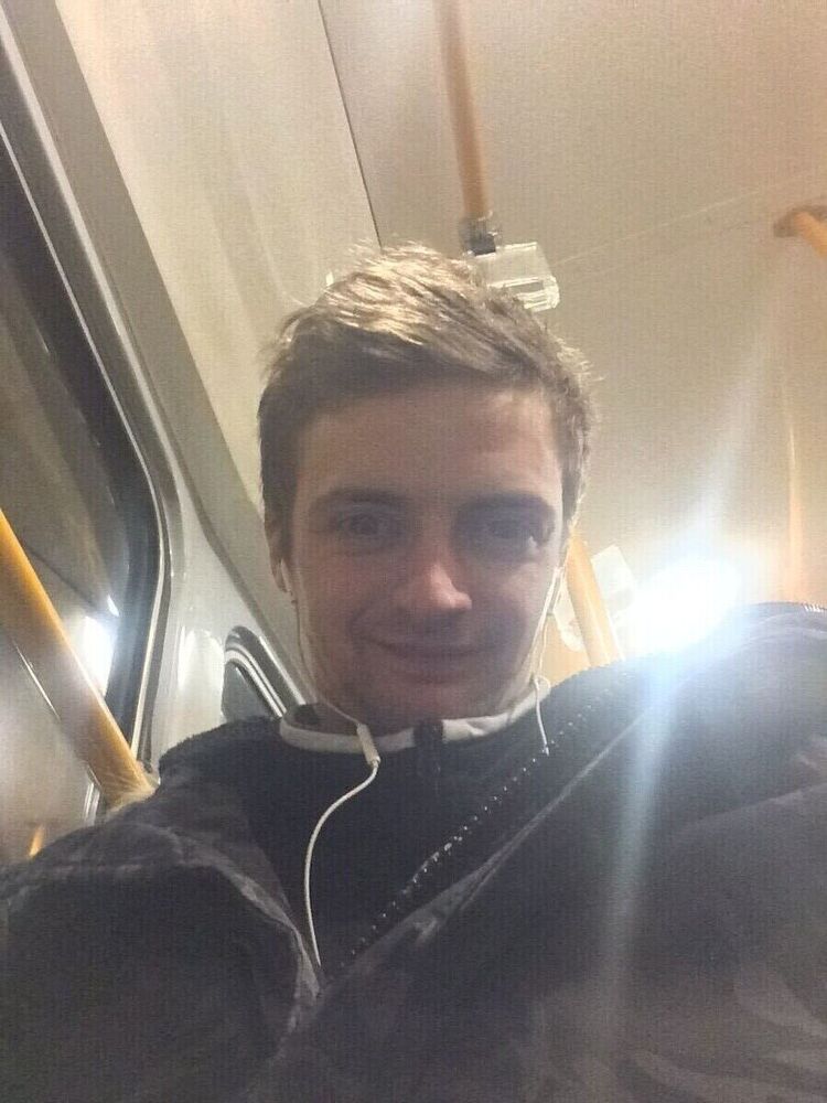  22169262  Viktor, 32 ,    