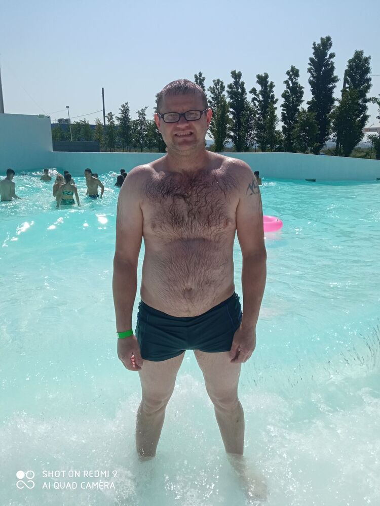  54375962  Victor, 42 ,    