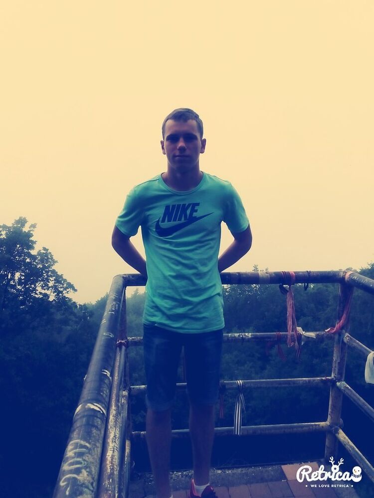  9379252  Eduard, 27 ,    