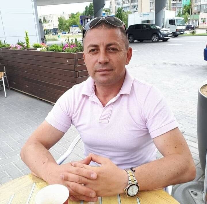  21556372  Brilik, 47 ,    