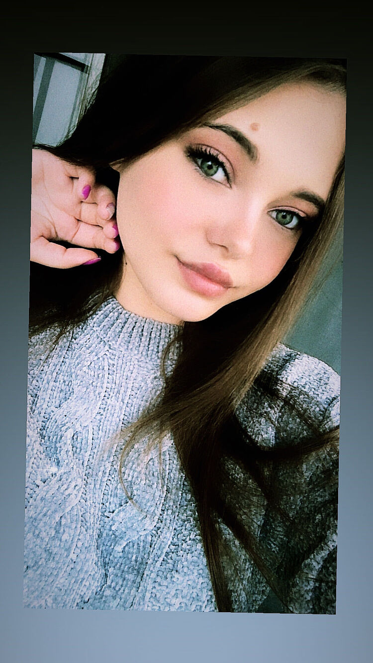  24076862  Karina, 25 ,    