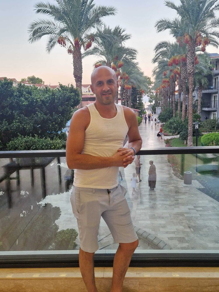  ,   Konstantin, 40 ,   ,   