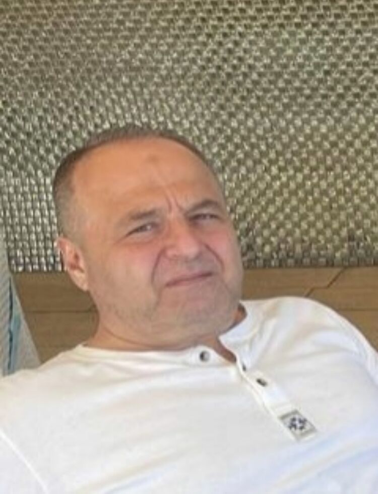  42636342  Karim, 43 ,    