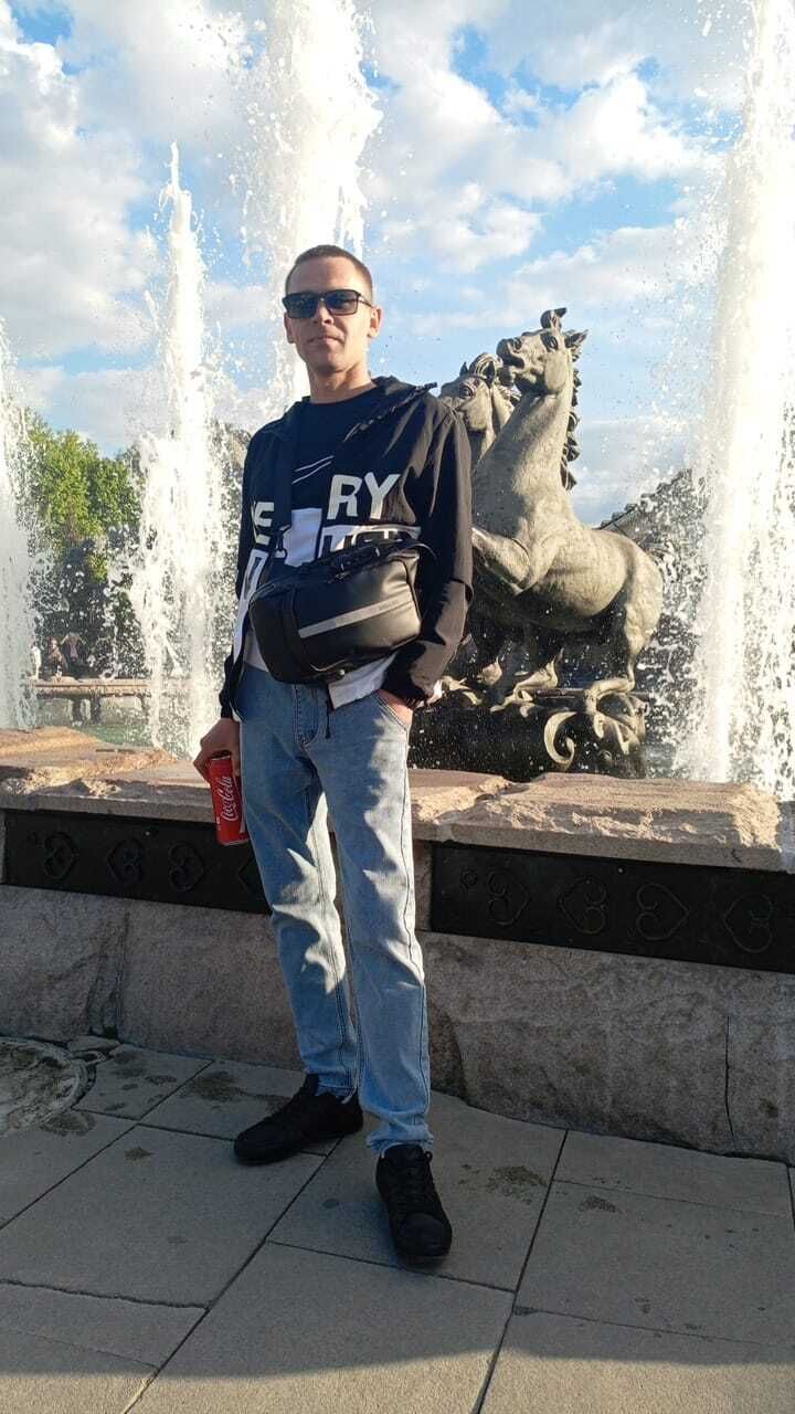  43304262  Artur, 33 ,    