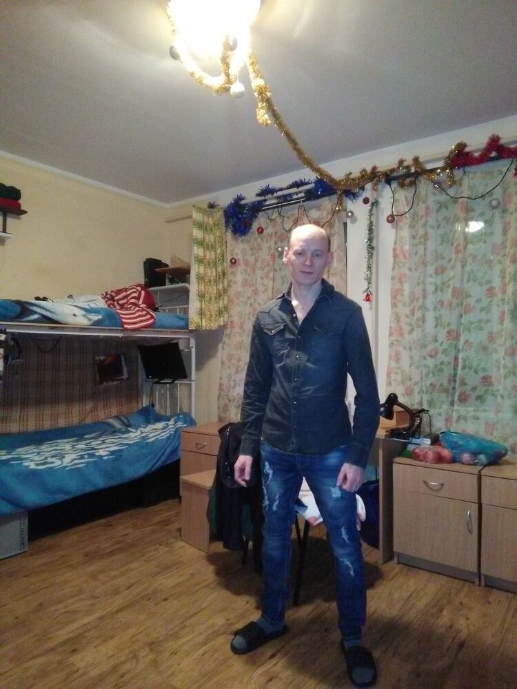  24788062  Aleksandr, 44 ,    