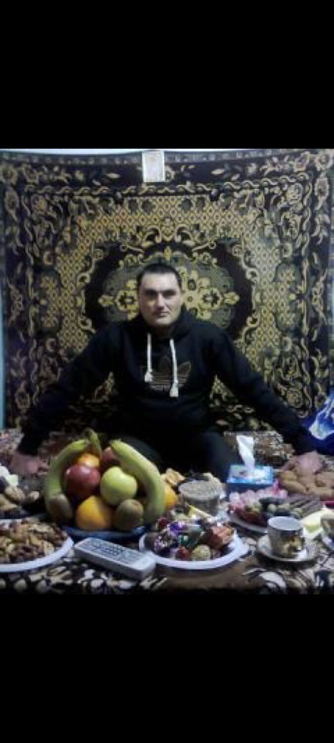  ,   Artur, 42 ,   ,   
