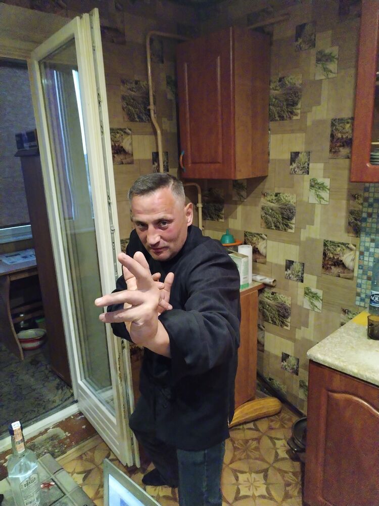  40111582  Sergey, 49 ,    