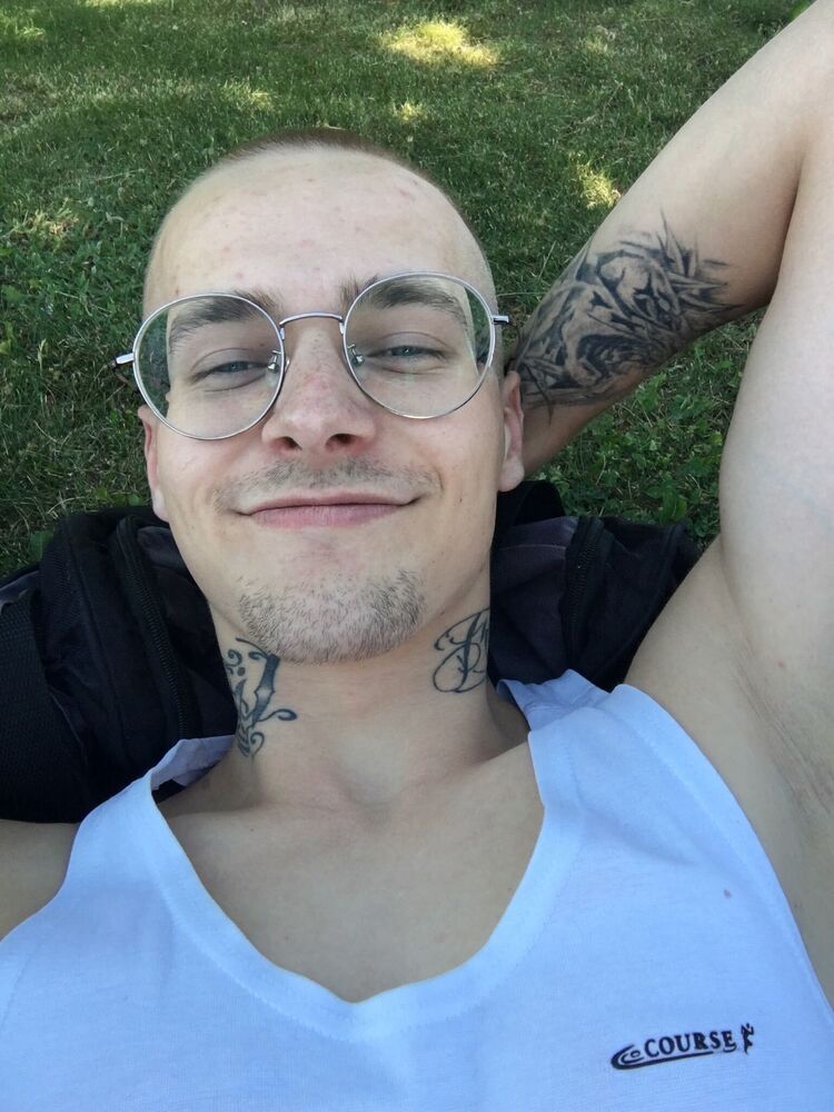 24243412  Vladislav, 23 ,    