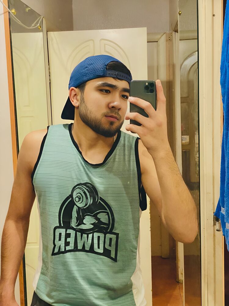  43252982  Umar, 24 ,    