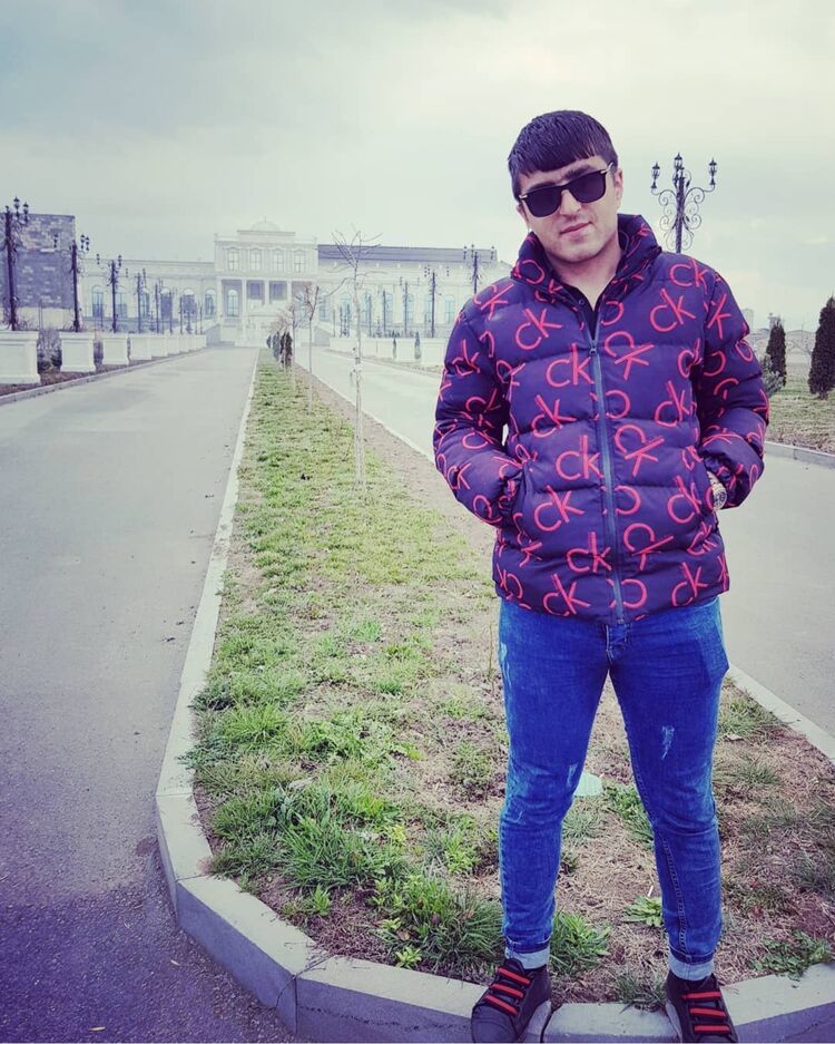 ,   Artur, 33 ,   ,   , c 