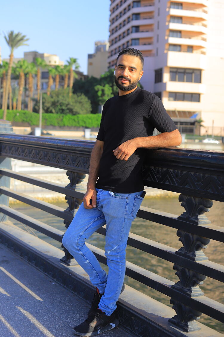  50450942  Eslam, 27 ,    Canary Wharf