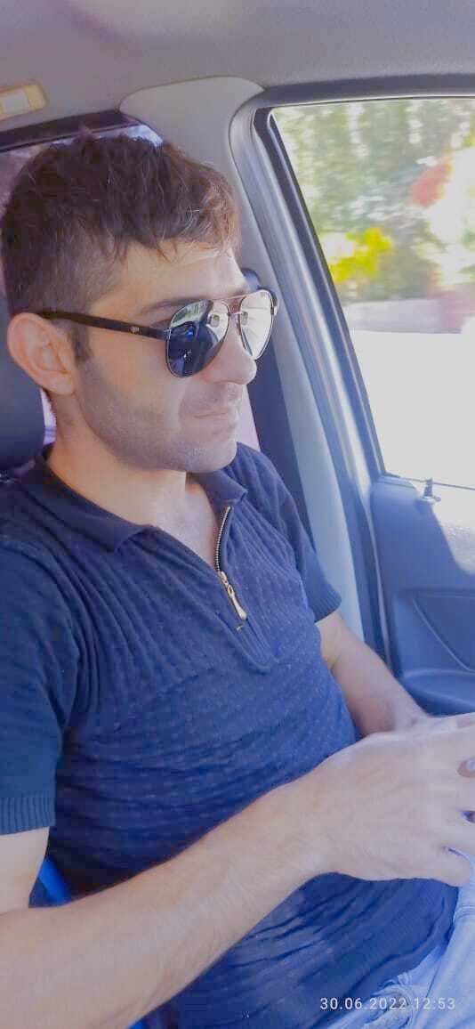  ,   Armen, 37 ,   ,   