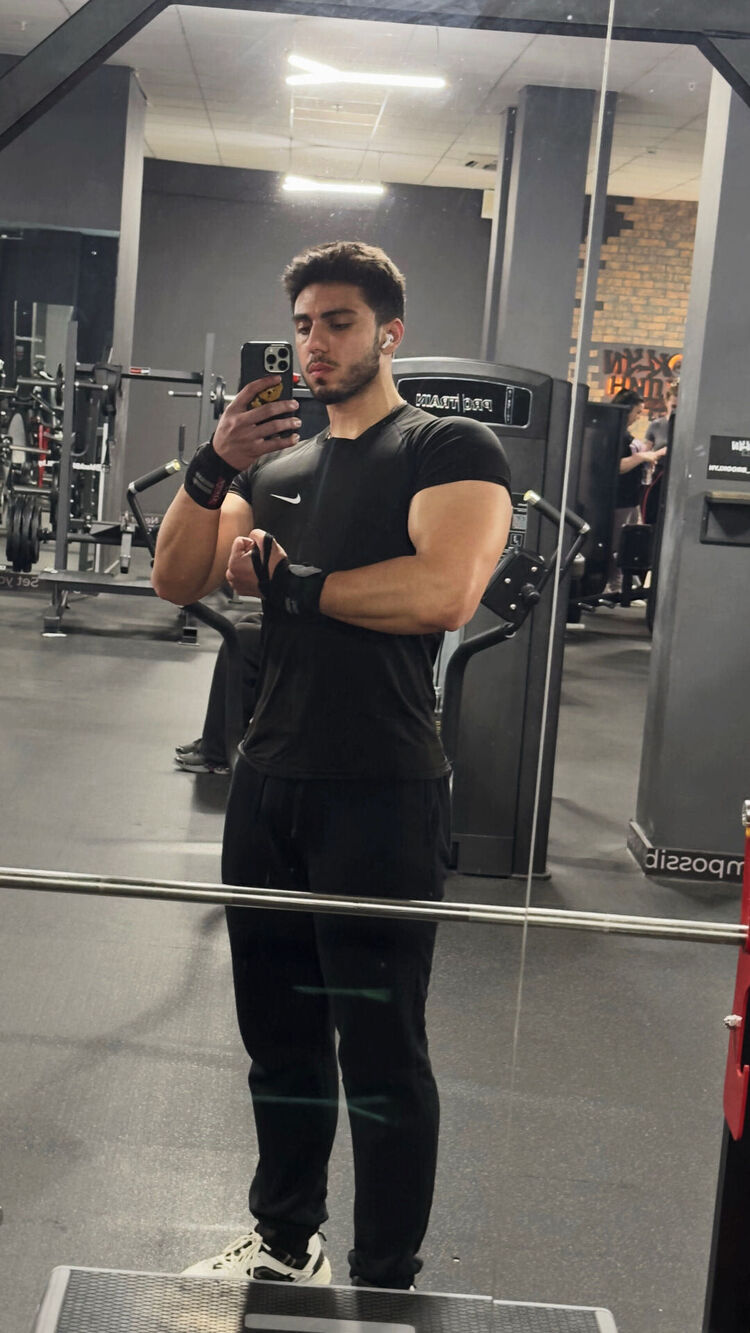  ,   Alex, 22 ,   ,   